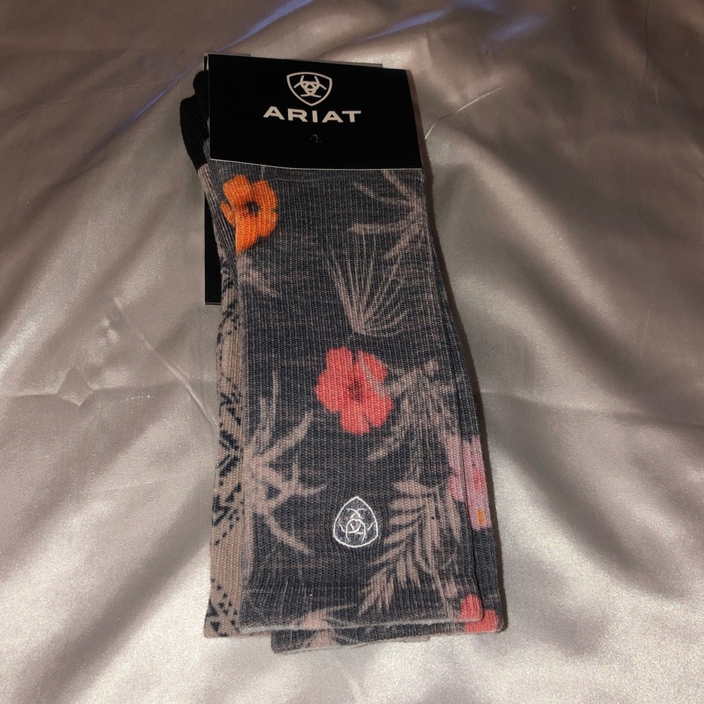 Ariat Hibiscus Graphics 2 Pair Crew Socks Size Large US Women’s Size 10-12 NWT